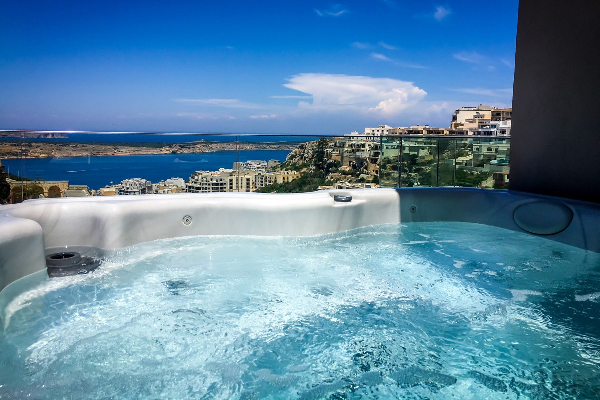 Private Hot Tub Hotel Suite in Malta